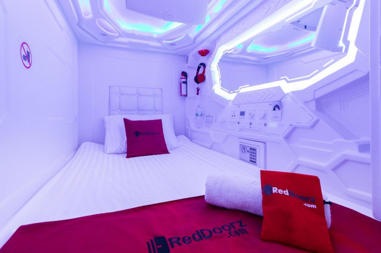 Reddoorz Hostel @ Capsule Inn מדאן מראה חיצוני תמונה